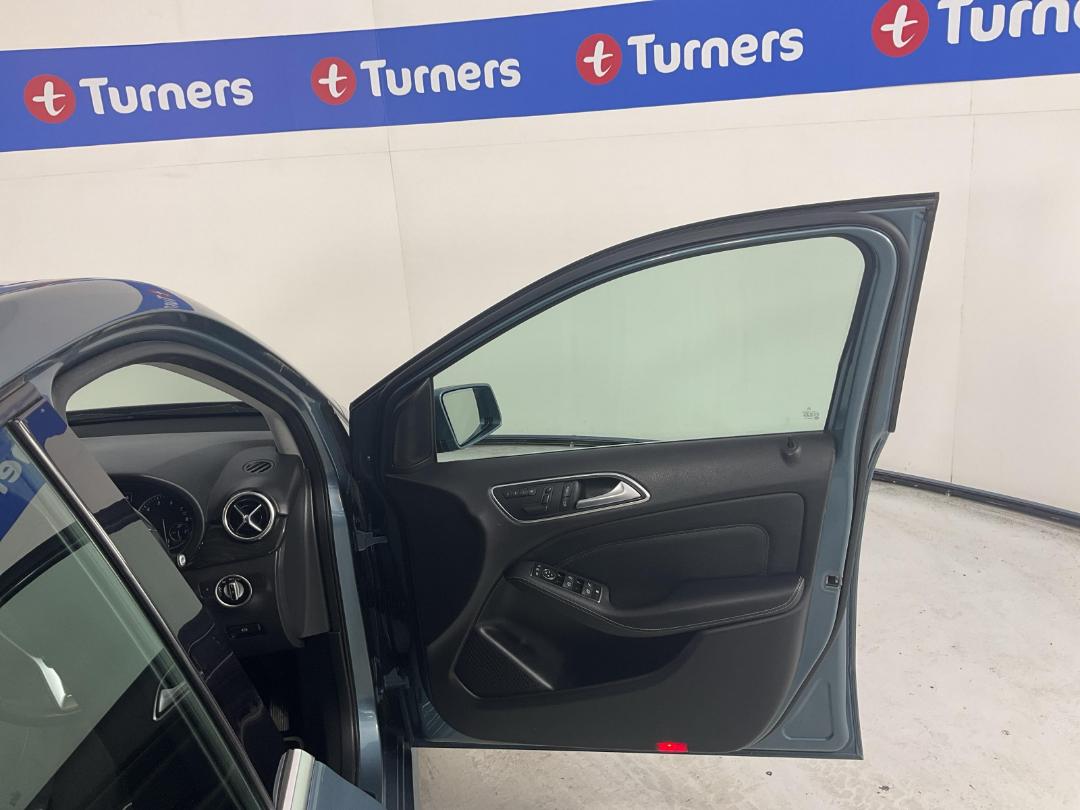 Photo '15' of Mercedes-Benz B200 Photo '15' of Mercedes-Benz B200