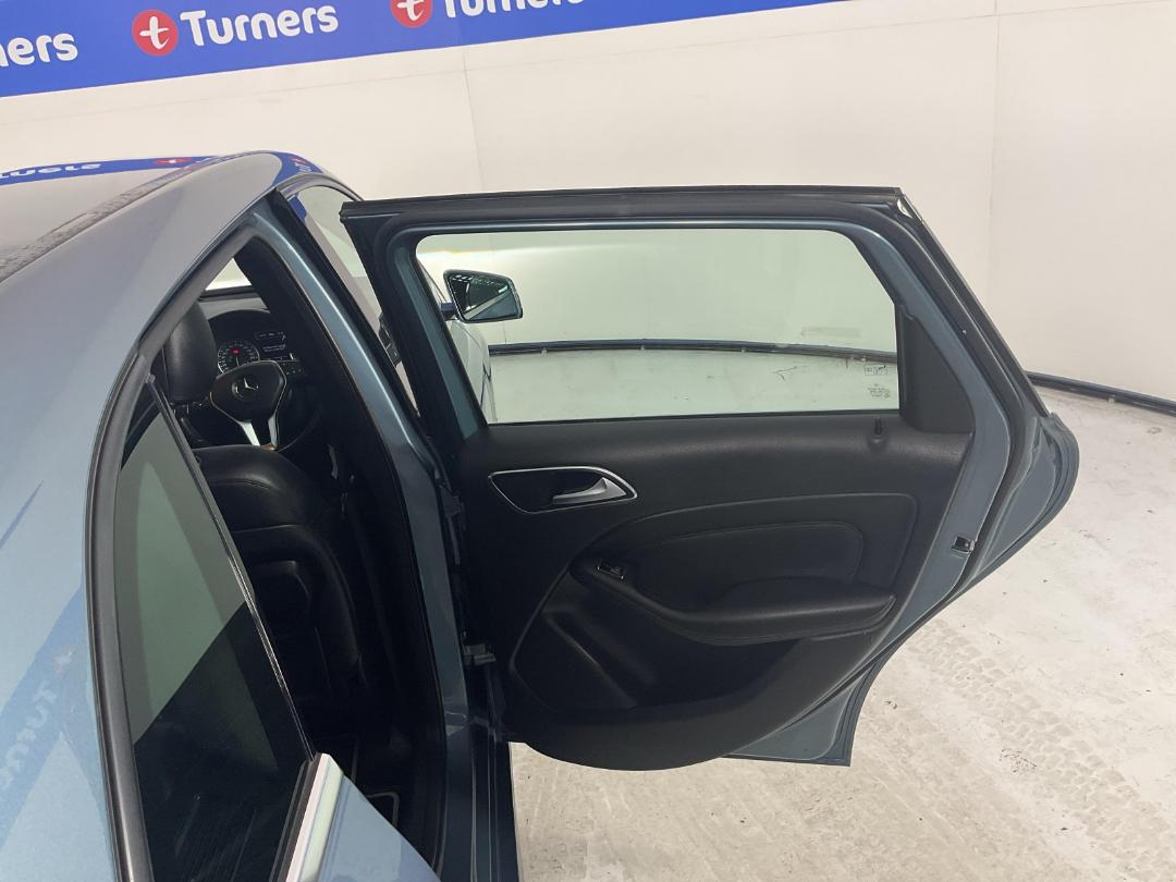 Photo '19' of Mercedes-Benz B200 Photo '19' of Mercedes-Benz B200