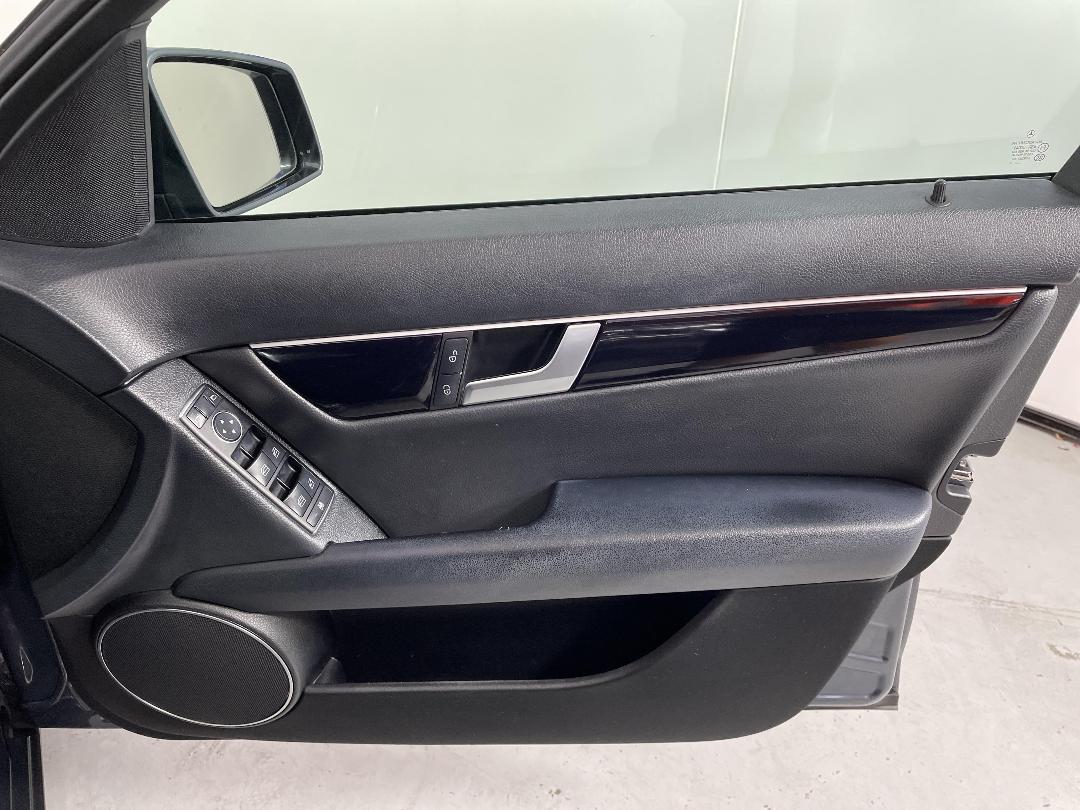 Photo '15' of Mercedes-Benz C-Class Photo '15' of Mercedes-Benz C-Class