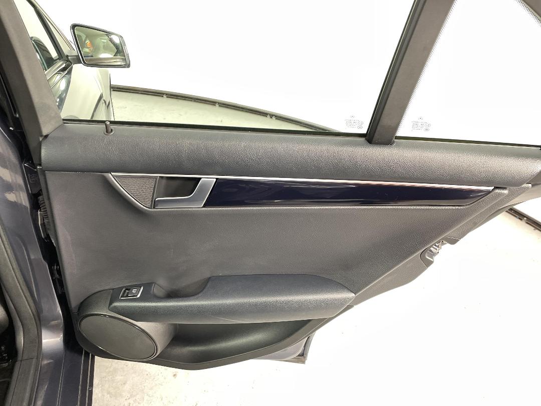 Photo '19' of Mercedes-Benz C-Class Photo '19' of Mercedes-Benz C-Class