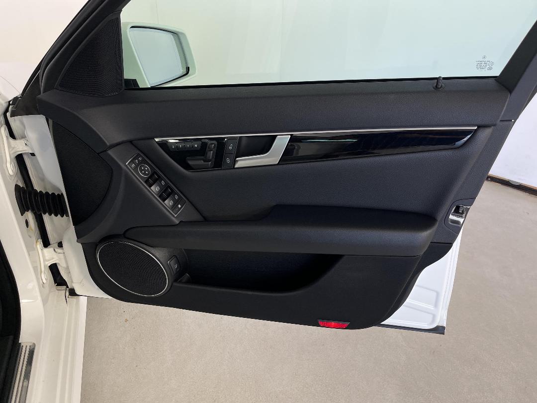 Photo '15' of Mercedes-Benz C200