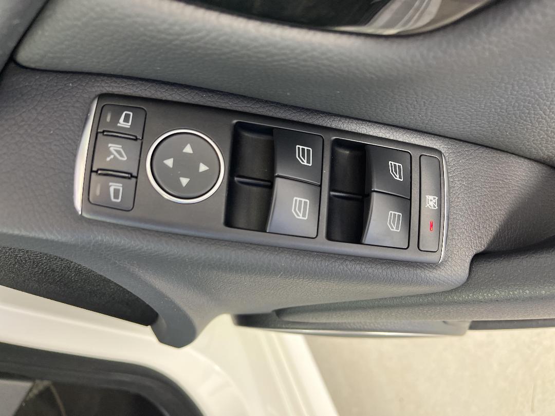 Photo '24' of Mercedes-Benz C200