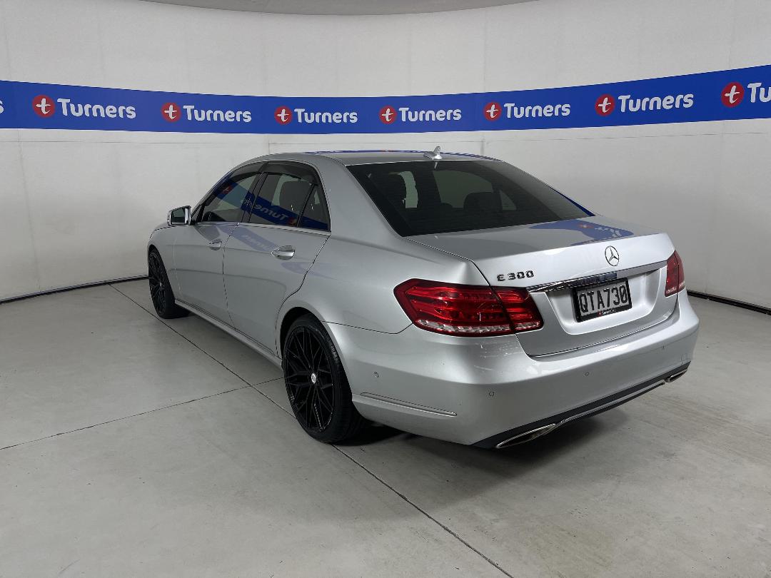 Photo '5' of Mercedes-Benz E300 Photo '5' of Mercedes-Benz E300