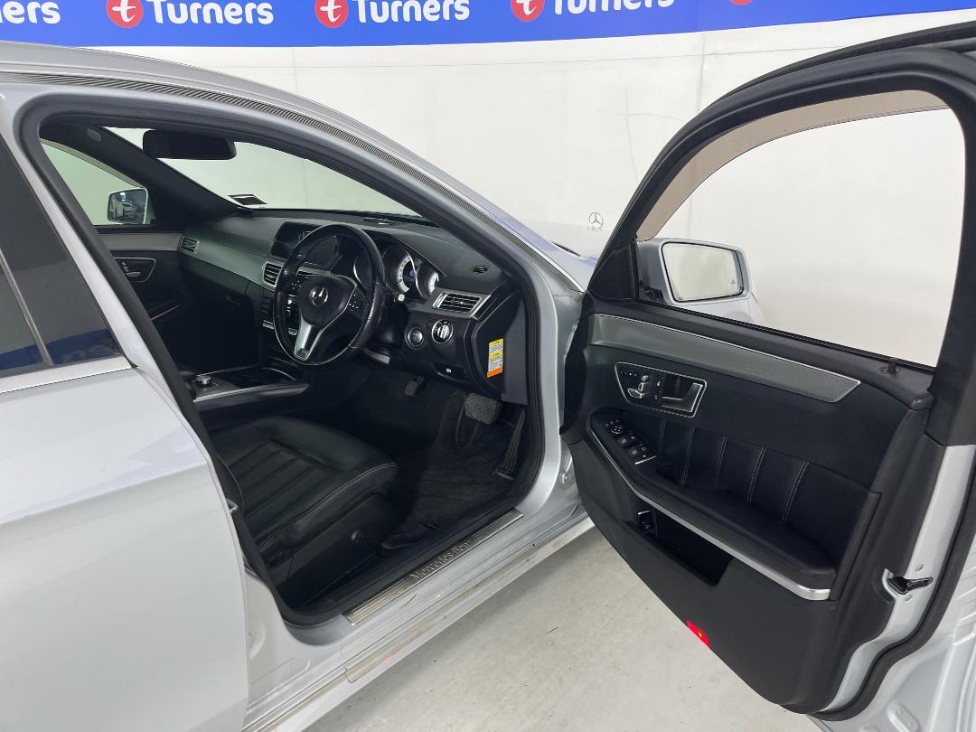 Photo '15' of Mercedes-Benz E300 Photo '15' of Mercedes-Benz E300