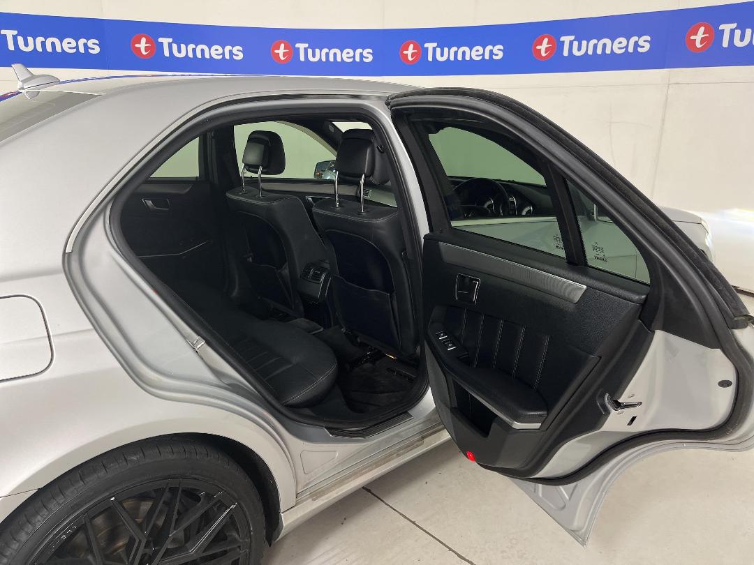 Photo '19' of Mercedes-Benz E300 Photo '19' of Mercedes-Benz E300