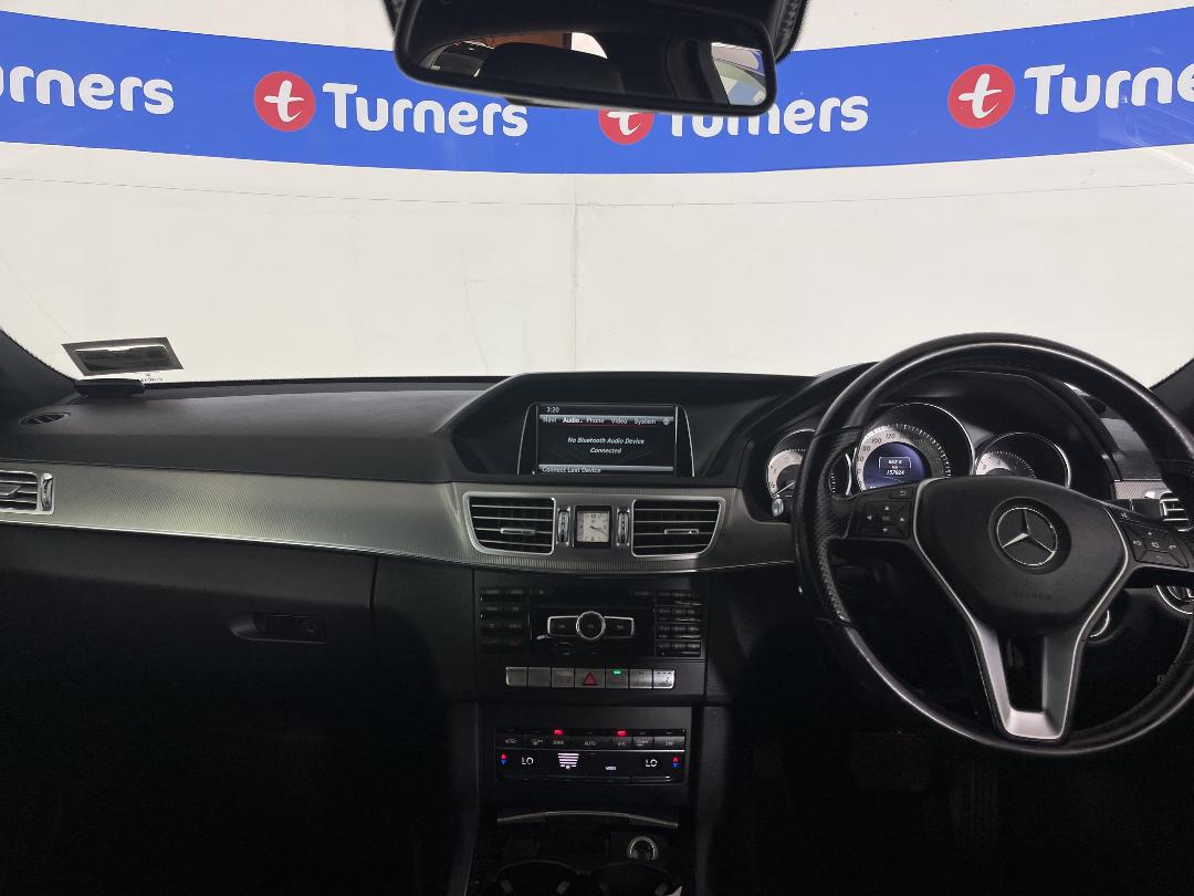 Photo '17' of Mercedes-Benz E300 Photo '17' of Mercedes-Benz E300