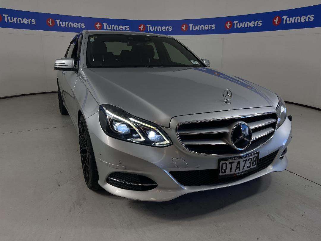 Photo '24' of Mercedes-Benz E300 Photo '24' of Mercedes-Benz E300