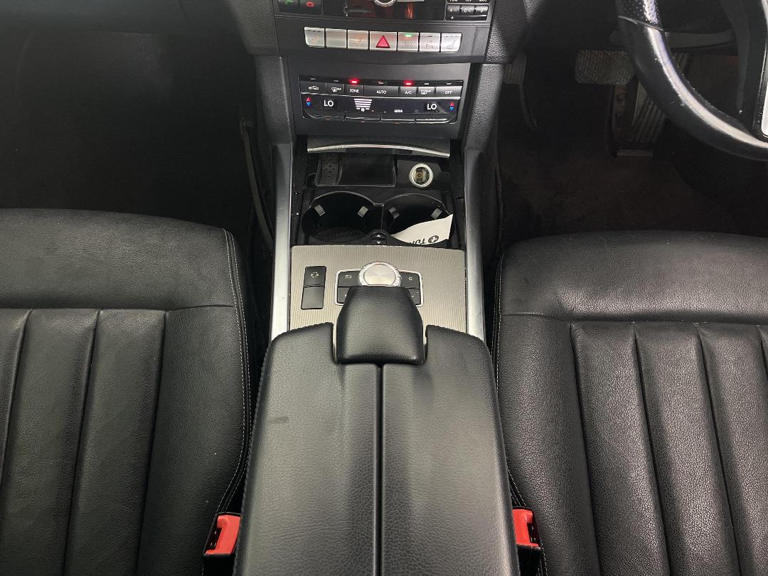 Photo '23' of Mercedes-Benz E300 Photo '23' of Mercedes-Benz E300