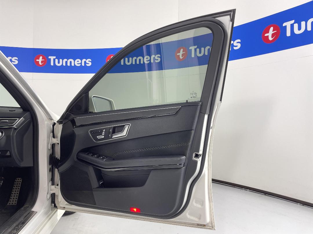 Photo '15' of Mercedes-Benz E350