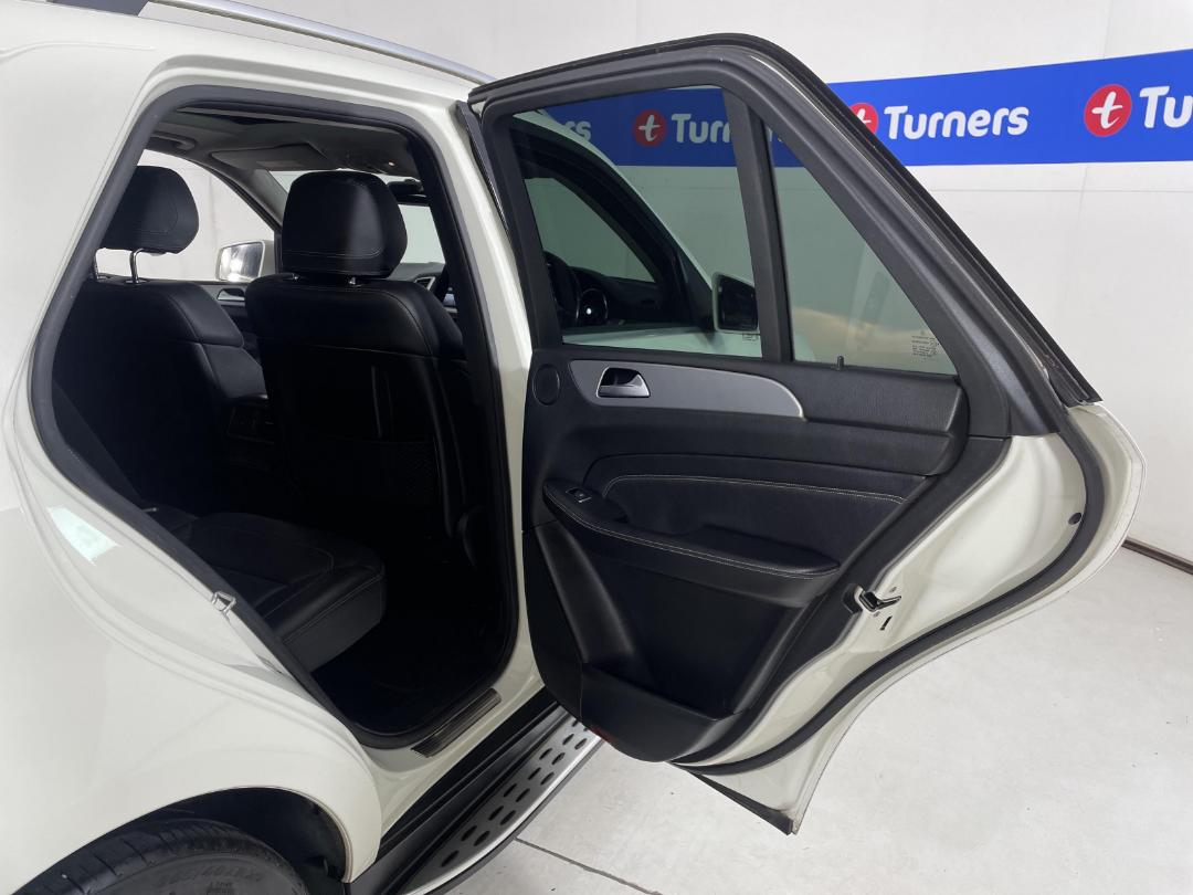 Photo '19' of Mercedes-Benz M-Class Photo '19' of Mercedes-Benz M-Class