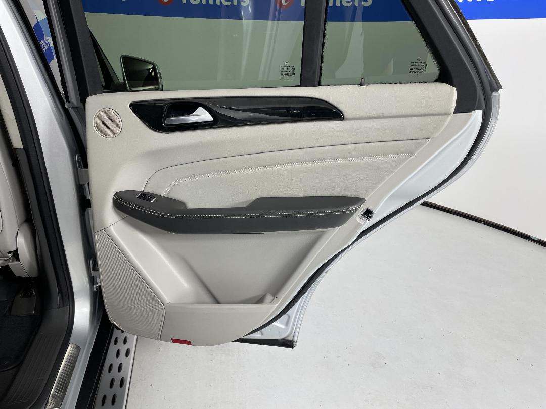 Photo '19' of Mercedes-Benz M-Class Photo '19' of Mercedes-Benz M-Class