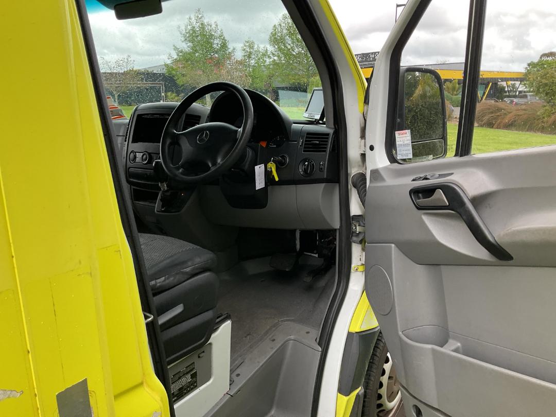 Photo '16' of Mercedes-Benz Sprinter C/C 319 CDI 3665 S Ambulance Photo '16' of Mercedes-Benz Sprinter C/C 319 CDI 3665 S Ambulance