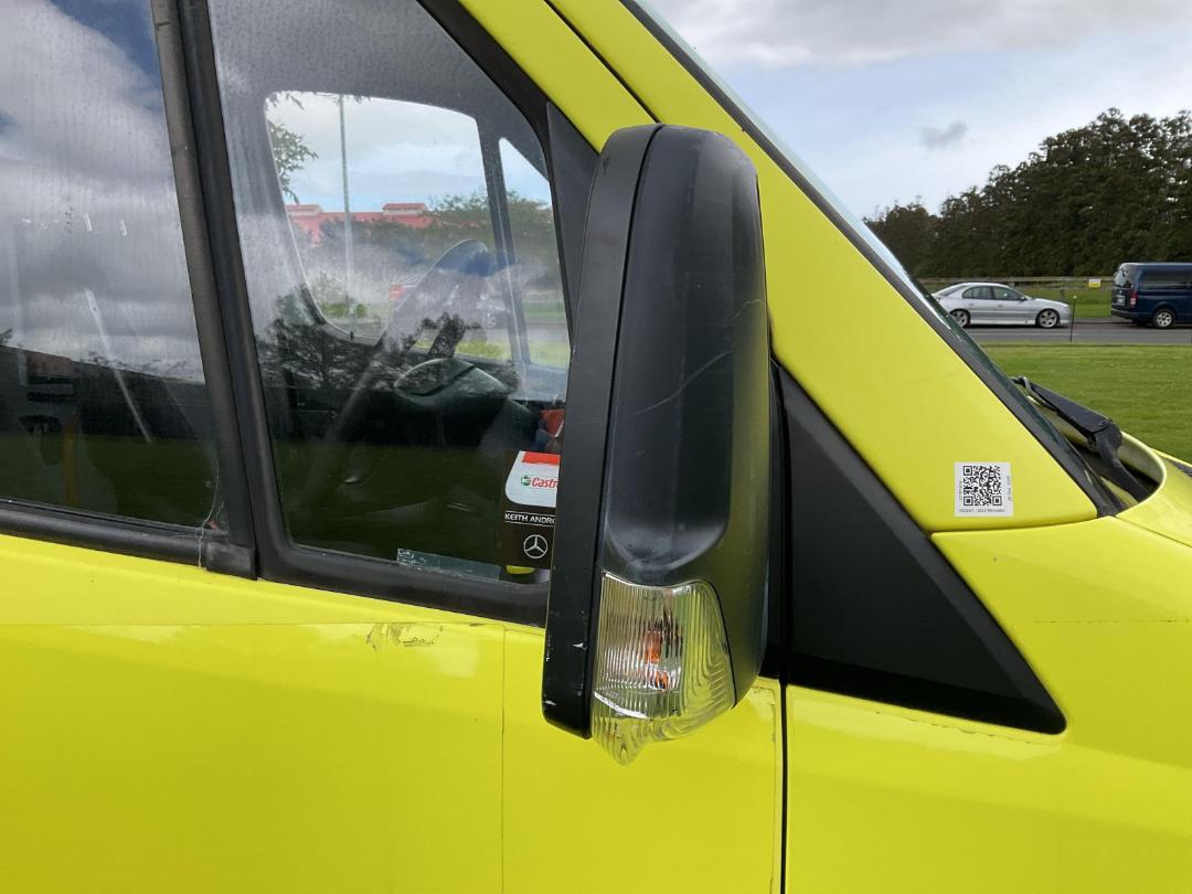 Photo '35' of Mercedes-Benz Sprinter C/C 319 CDI 3665 S Ambulance Photo '35' of Mercedes-Benz Sprinter C/C 319 CDI 3665 S Ambulance