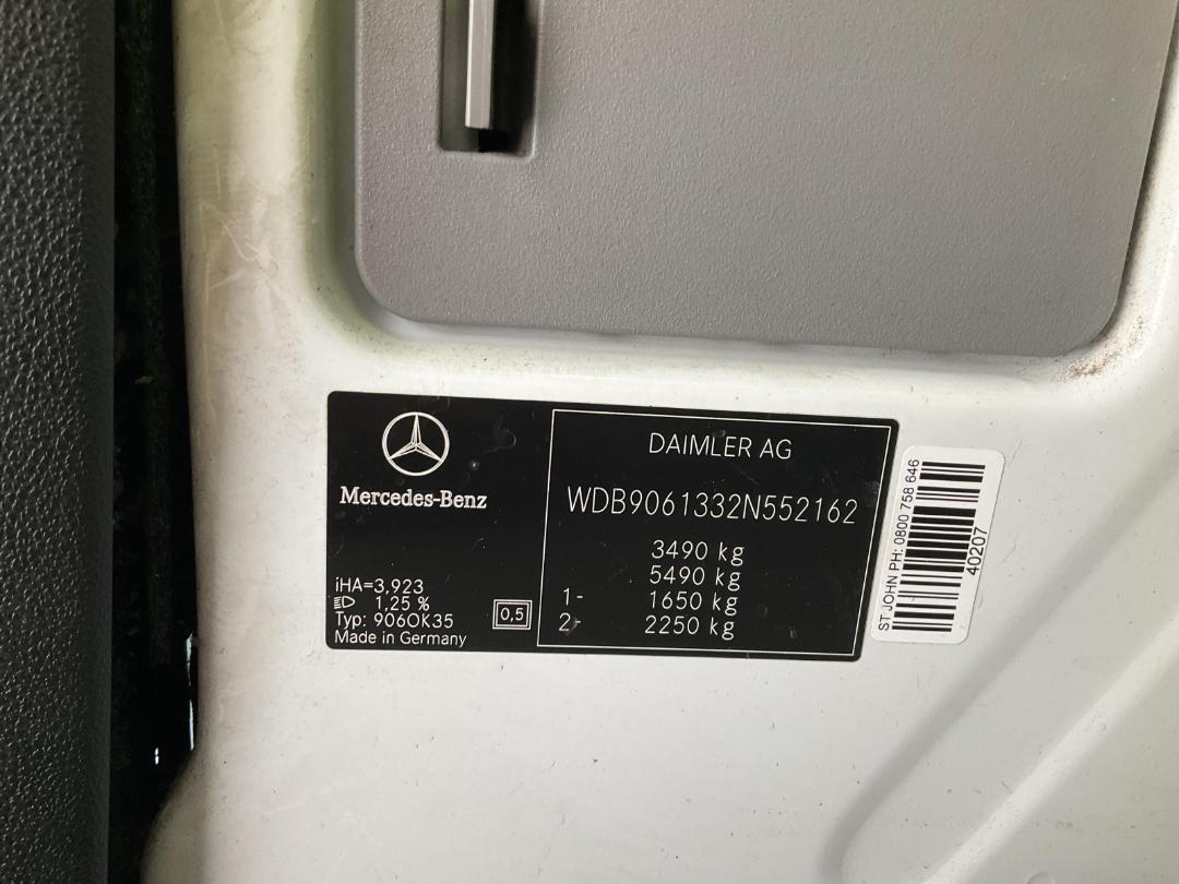 Photo '50' of Mercedes-Benz Sprinter C/C 319 CDI 3665 S Ambulance Photo '50' of Mercedes-Benz Sprinter C/C 319 CDI 3665 S Ambulance