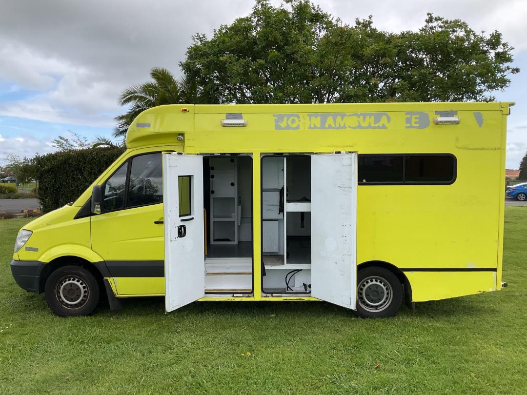 Photo '13' of Mercedes-Benz Sprinter C/C 319 CDI 3665 S Ambulance Photo '13' of Mercedes-Benz Sprinter C/C 319 CDI 3665 S Ambulance