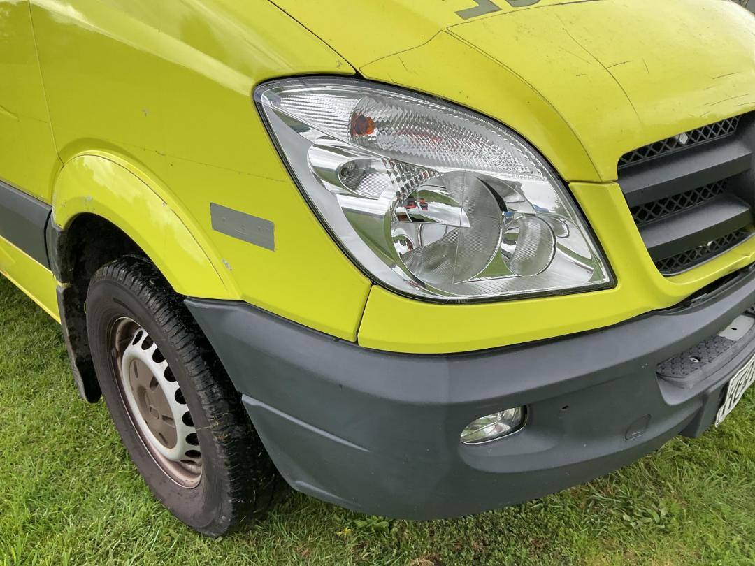 Photo '32' of Mercedes-Benz Sprinter C/C 319 CDI 3665 S Ambulance Photo '32' of Mercedes-Benz Sprinter C/C 319 CDI 3665 S Ambulance