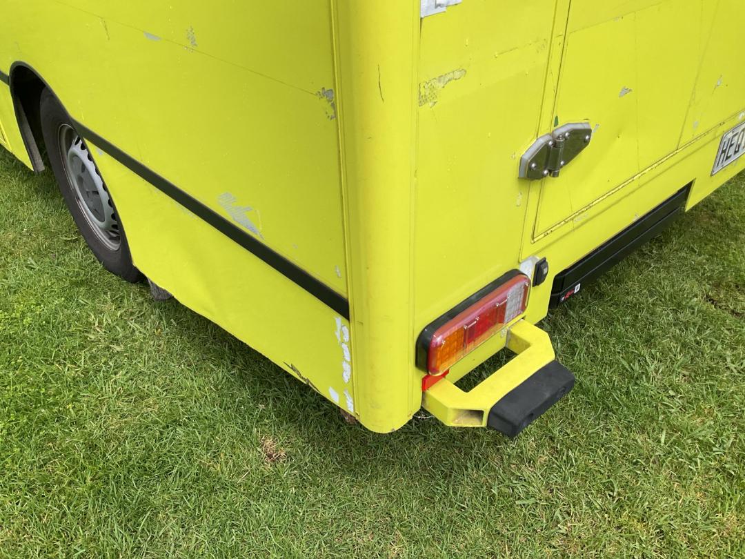 Photo '38' of Mercedes-Benz Sprinter C/C 319 CDI 3665 S Ambulance Photo '38' of Mercedes-Benz Sprinter C/C 319 CDI 3665 S Ambulance