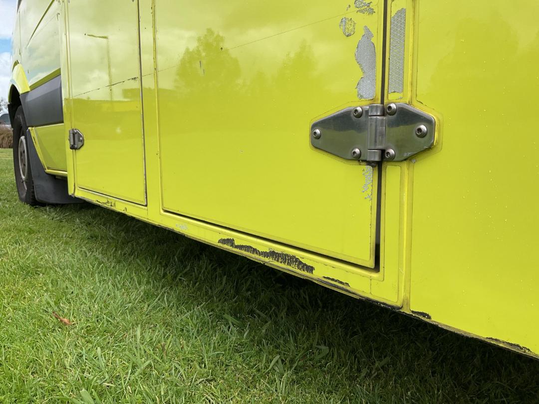 Photo '44' of Mercedes-Benz Sprinter C/C 319 CDI 3665 S Ambulance Photo '44' of Mercedes-Benz Sprinter C/C 319 CDI 3665 S Ambulance