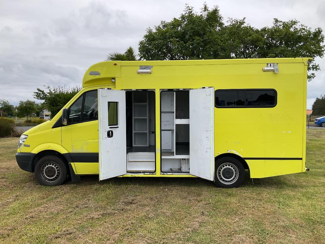 Photo '13' of Mercedes-Benz Sprinter C/C 319 CDI 3665 S Ambulance