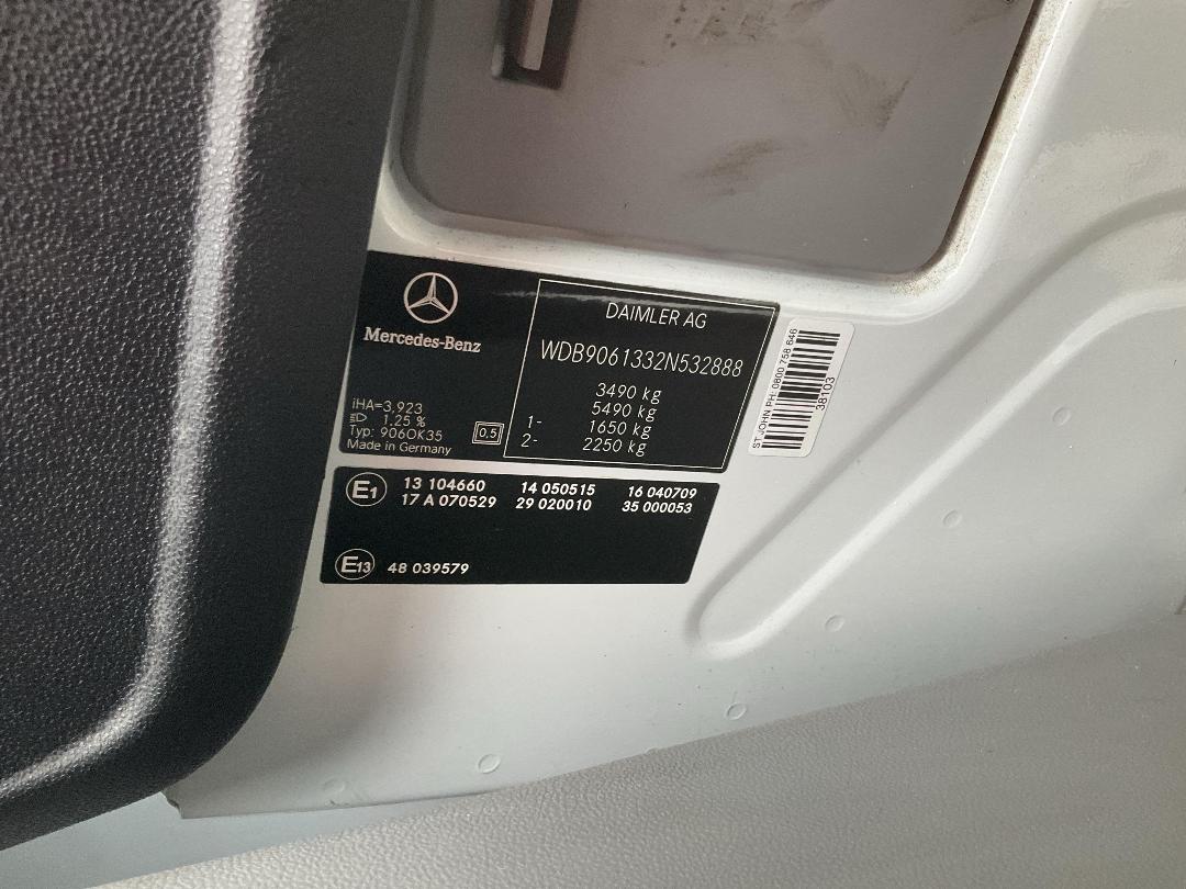 Photo '28' of Mercedes-Benz Sprinter C/C 319 CDI 3665 S Ambulance Photo '28' of Mercedes-Benz Sprinter C/C 319 CDI 3665 S Ambulance