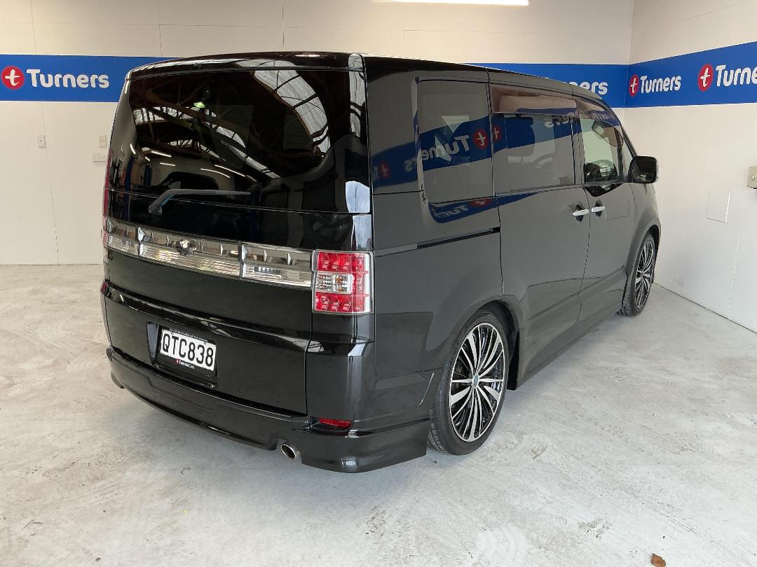 Photo '7' of Mitsubishi Delica