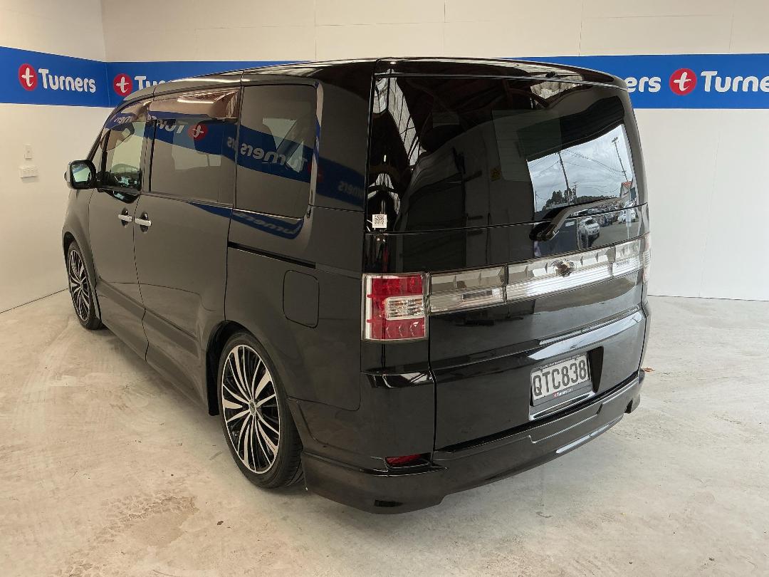 Photo '5' of Mitsubishi Delica