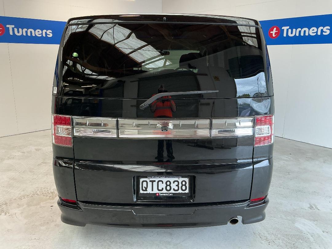 Photo '6' of Mitsubishi Delica