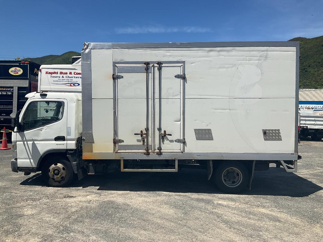 Photo '11' of Mitsubishi Fuso Canter FEB60G2 Chiller