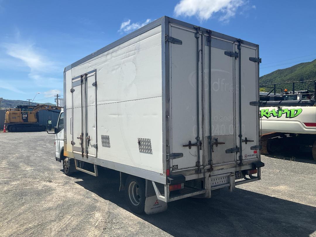 Photo '10' of Mitsubishi Fuso Canter FEB60G2 Chiller