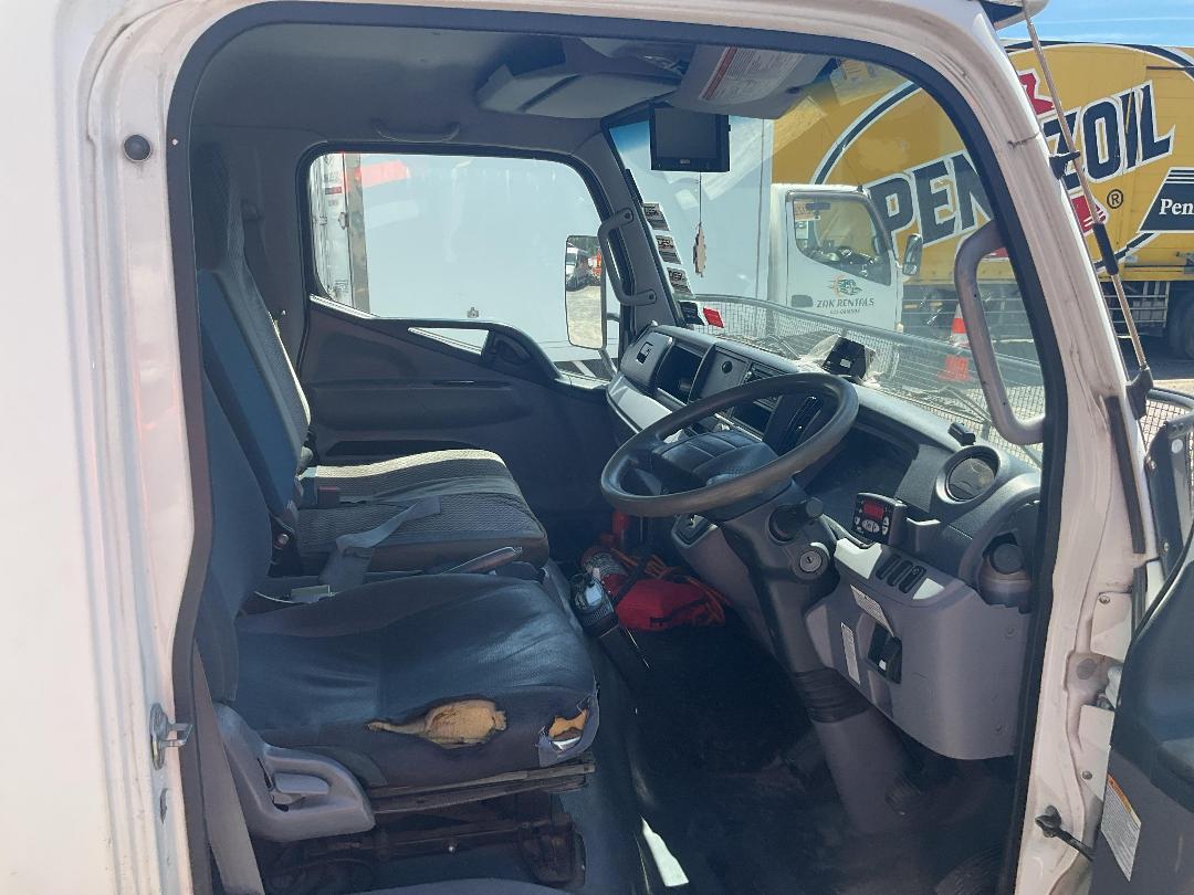 Photo '23' of Mitsubishi Fuso Canter FEB60G2 Chiller