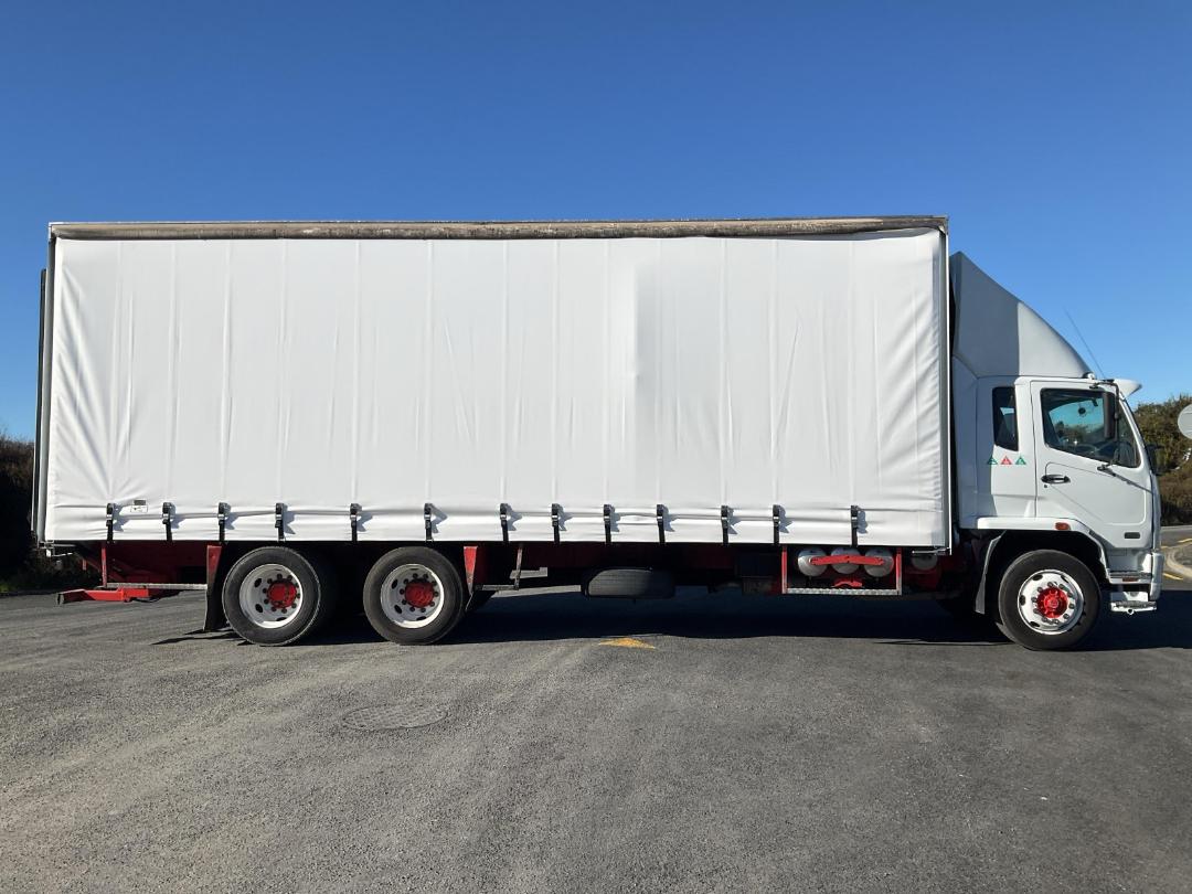 Photo '3' of Mitsubishi Fuso Fighter FU281U8 Curtainsider