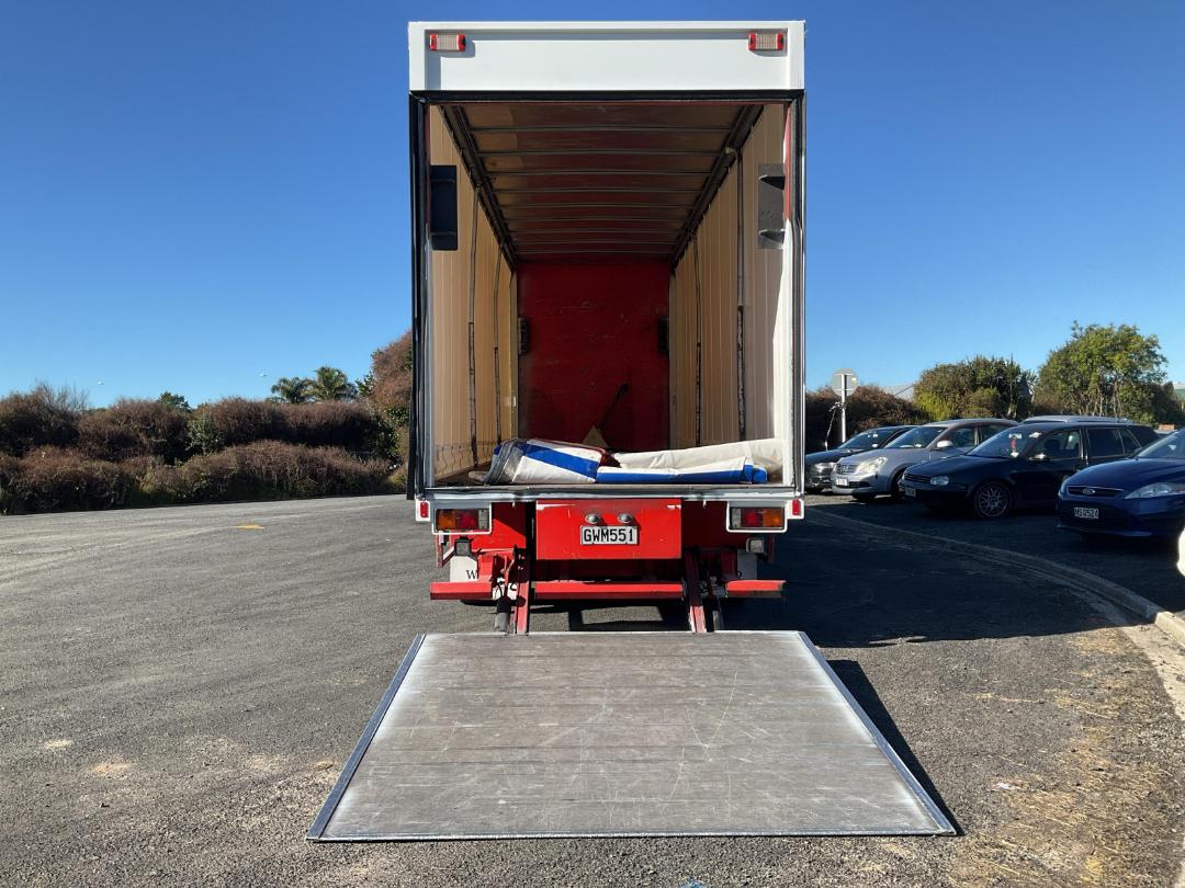 Photo '6' of Mitsubishi Fuso Fighter FU281U8 Curtainsider