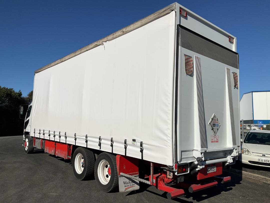 Photo '11' of Mitsubishi Fuso Fighter FU281U8 Curtainsider