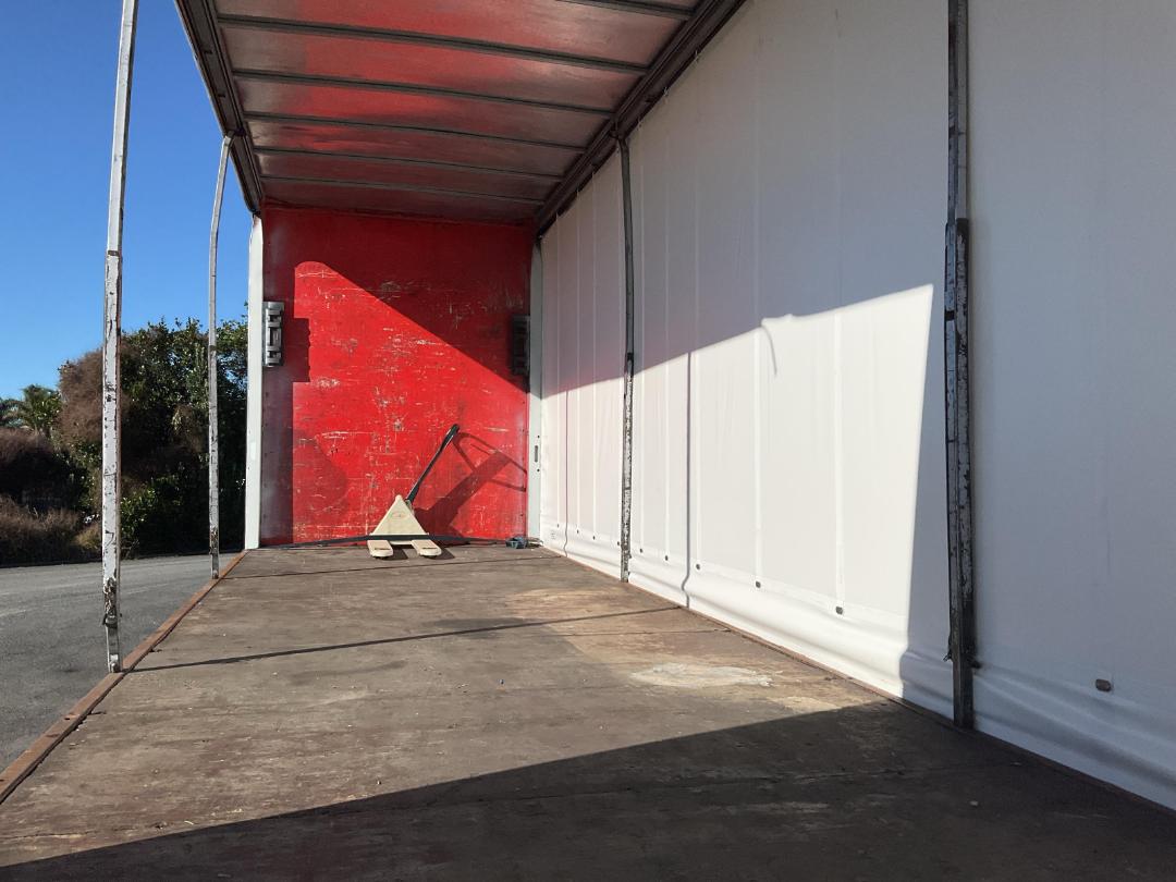 Photo '9' of Mitsubishi Fuso Fighter FU281U8 Curtainsider