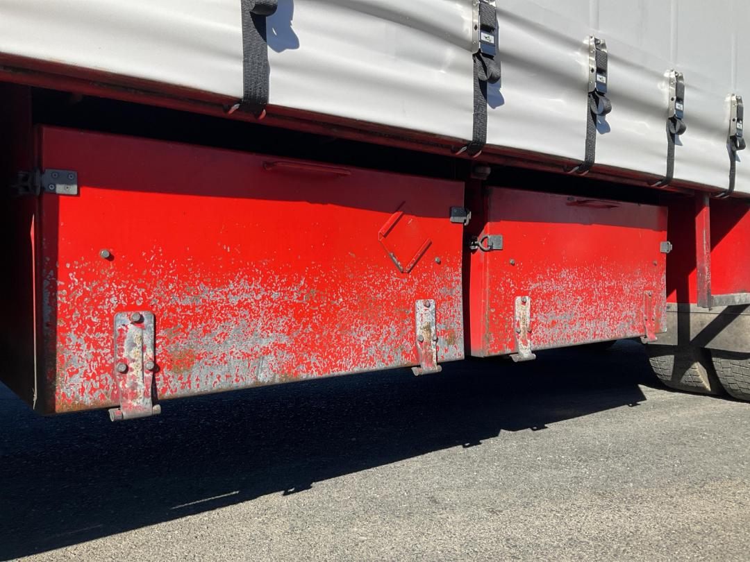 Photo '27' of Mitsubishi Fuso Fighter FU281U8 Curtainsider