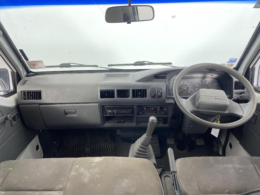 Photo '17' of Mitsubishi L300