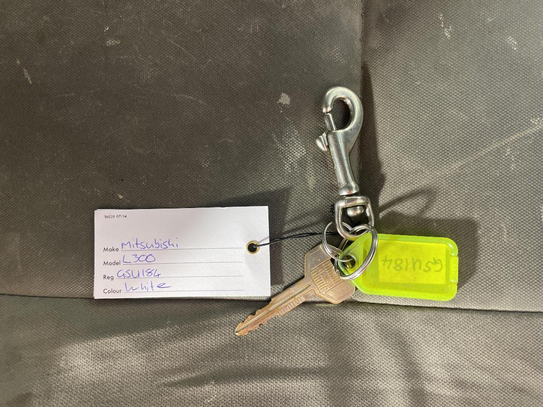 Photo '21' of Mitsubishi L300