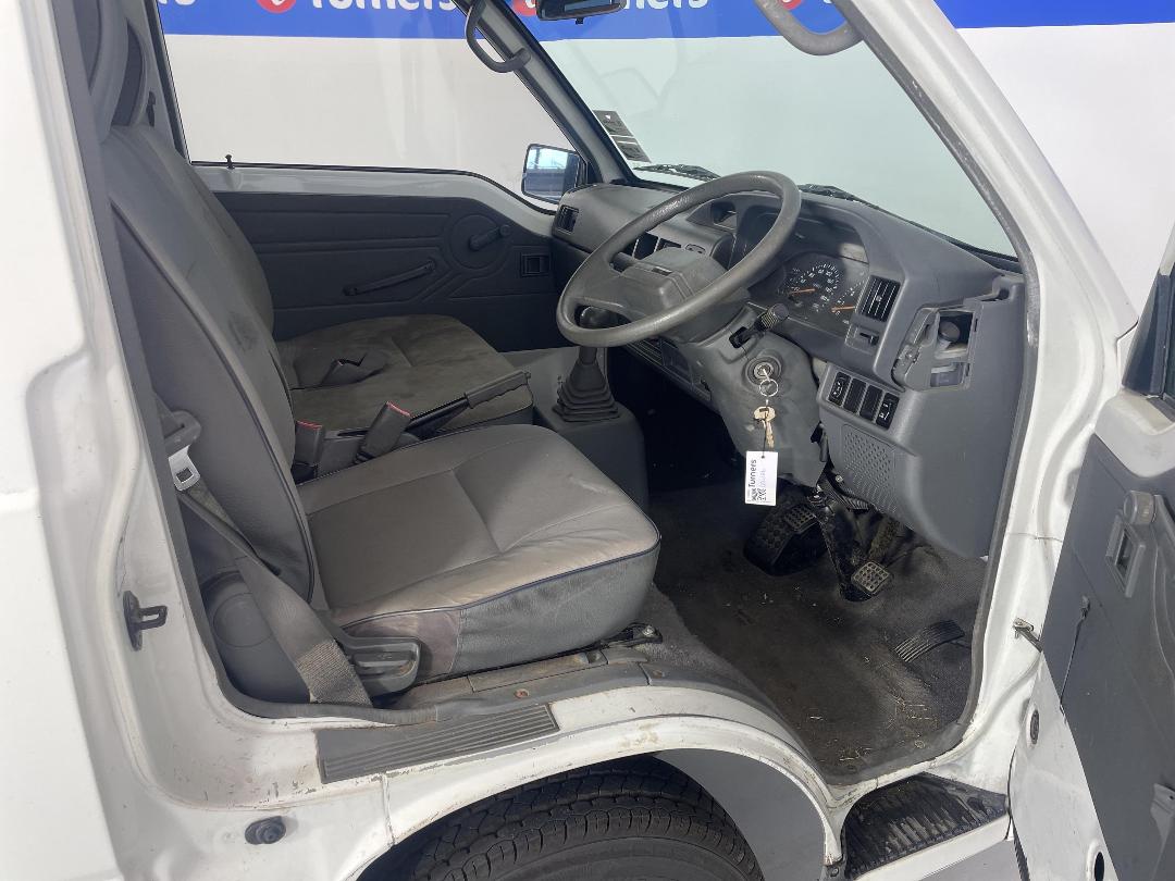 Photo '16' of Mitsubishi L300 Photo '16' of Mitsubishi L300