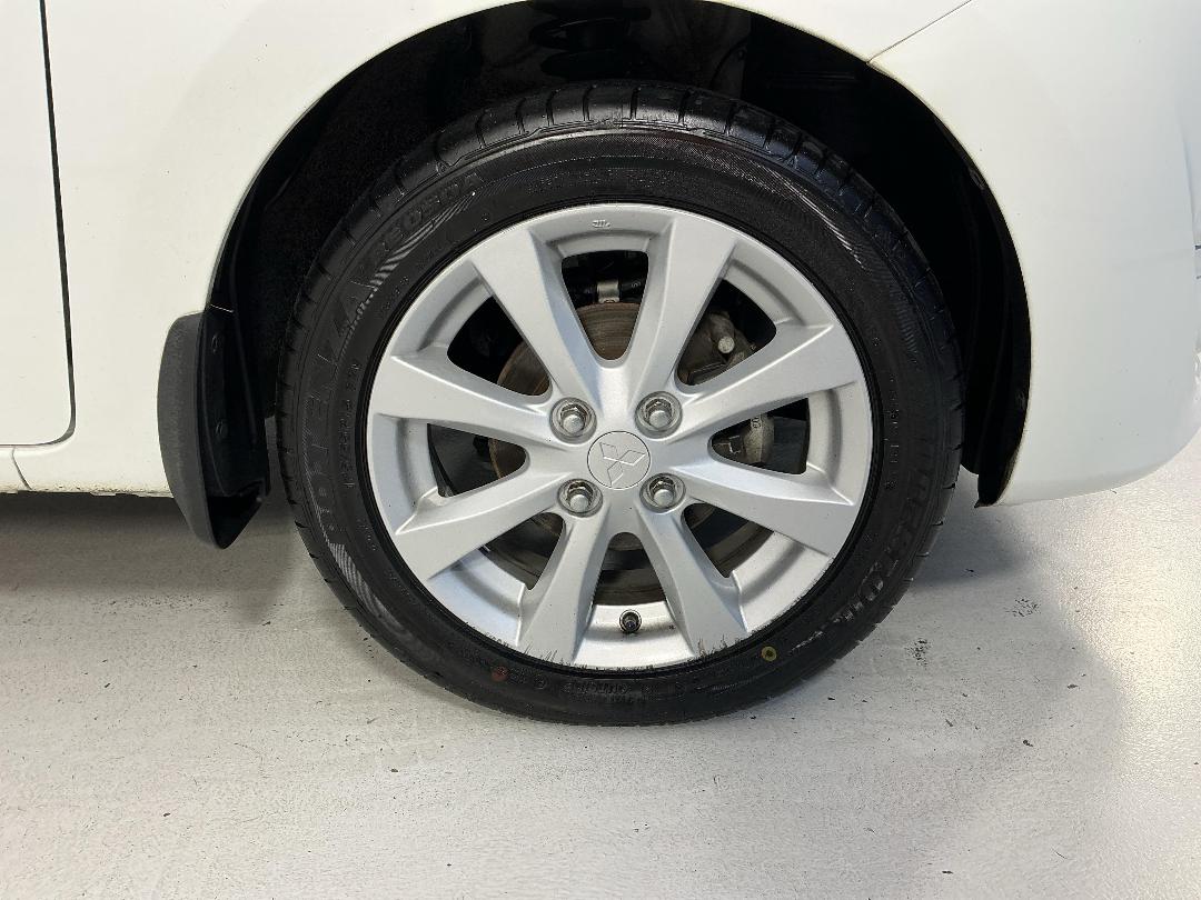 Photo '9' of Mitsubishi Mirage