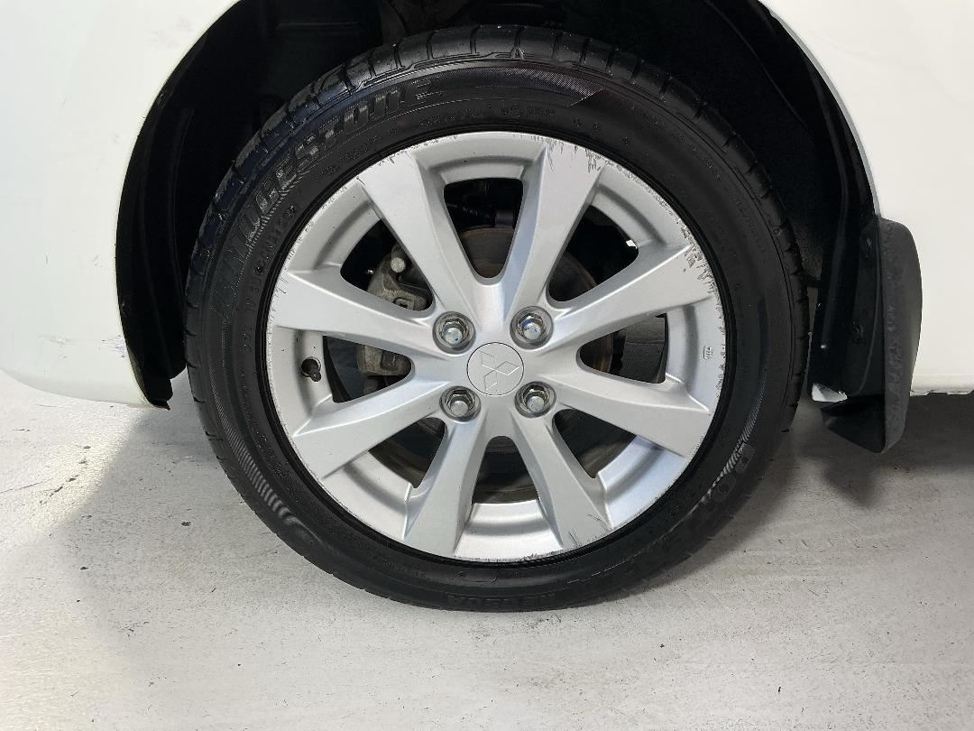 Photo '10' of Mitsubishi Mirage