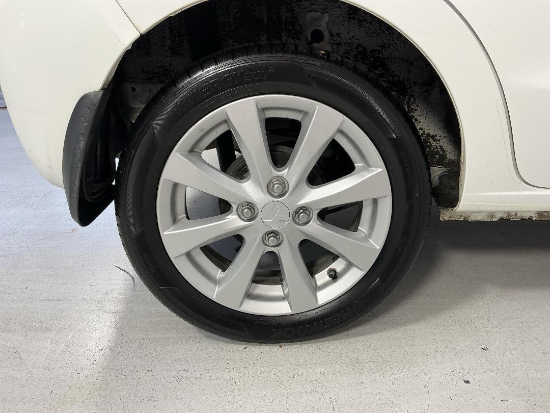 Photo '12' of Mitsubishi Mirage