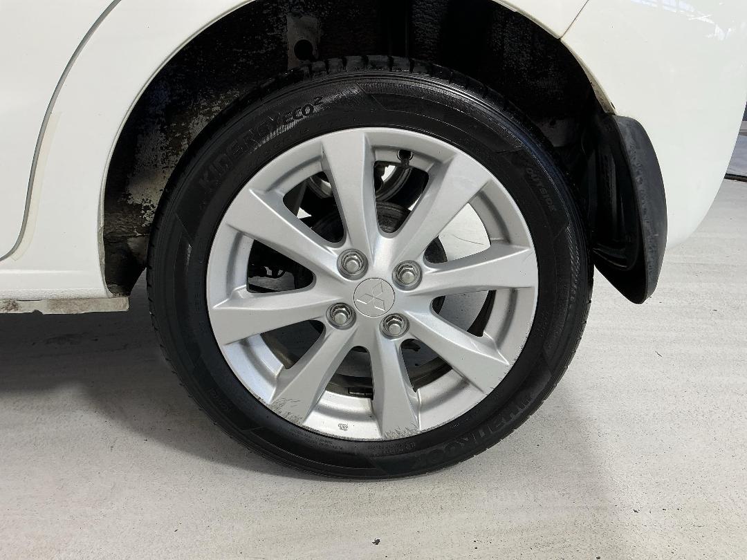 Photo '11' of Mitsubishi Mirage