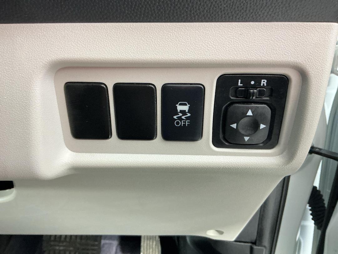 Photo '24' of Mitsubishi Mirage