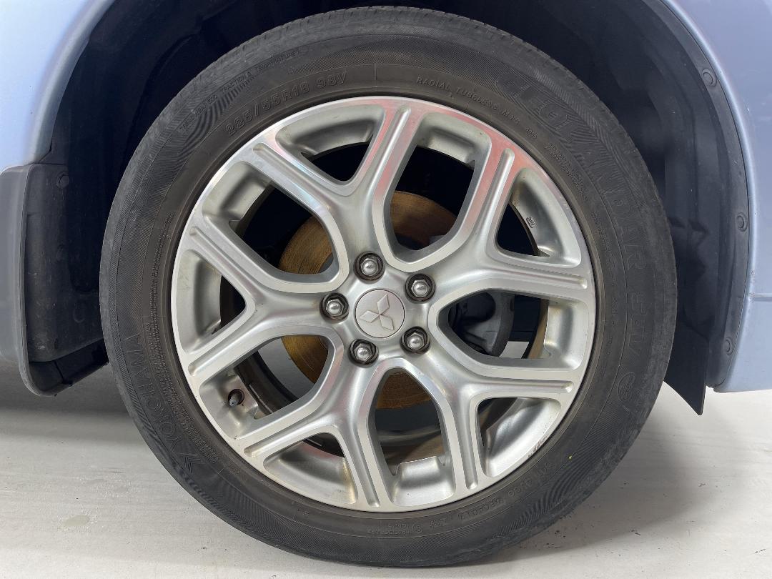 Photo '7' of Mitsubishi Outlander