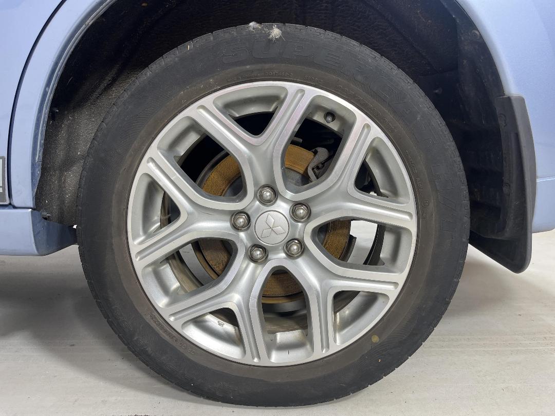 Photo '9' of Mitsubishi Outlander