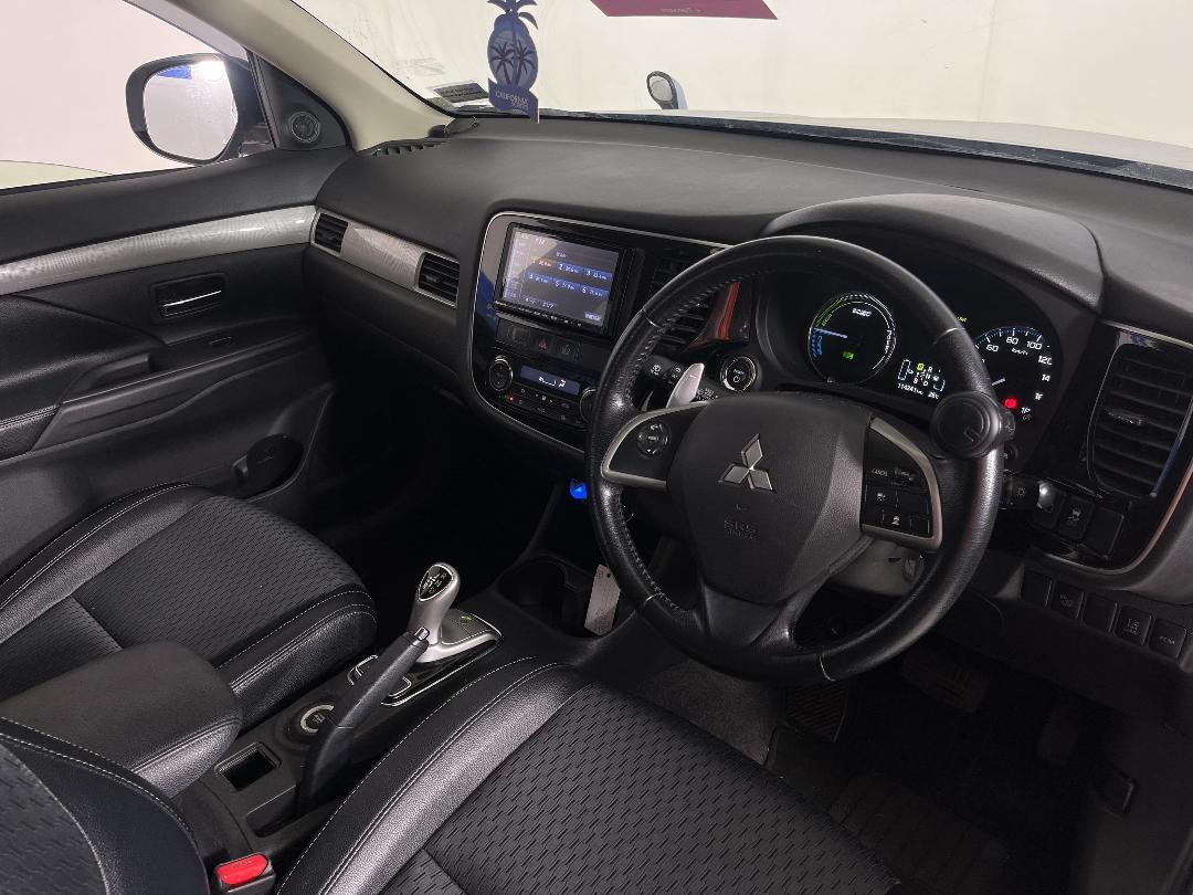 Photo '14' of Mitsubishi Outlander