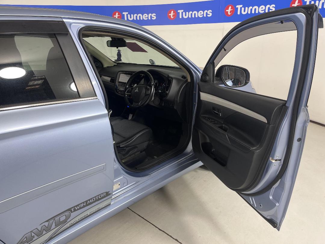 Photo '13' of Mitsubishi Outlander