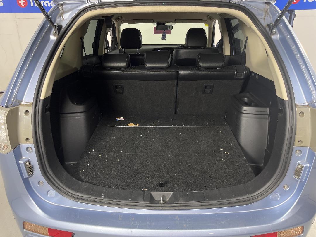 Photo '12' of Mitsubishi Outlander