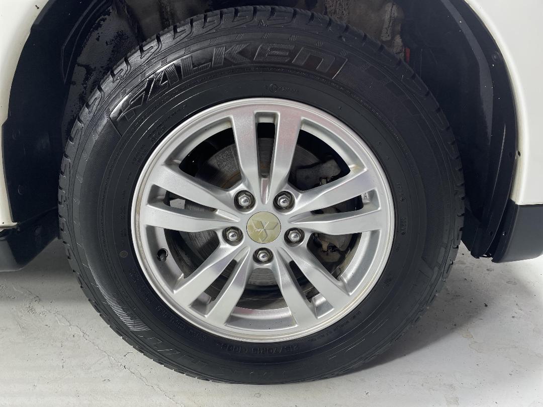 Photo '9' of Mitsubishi Outlander Photo '9' of Mitsubishi Outlander