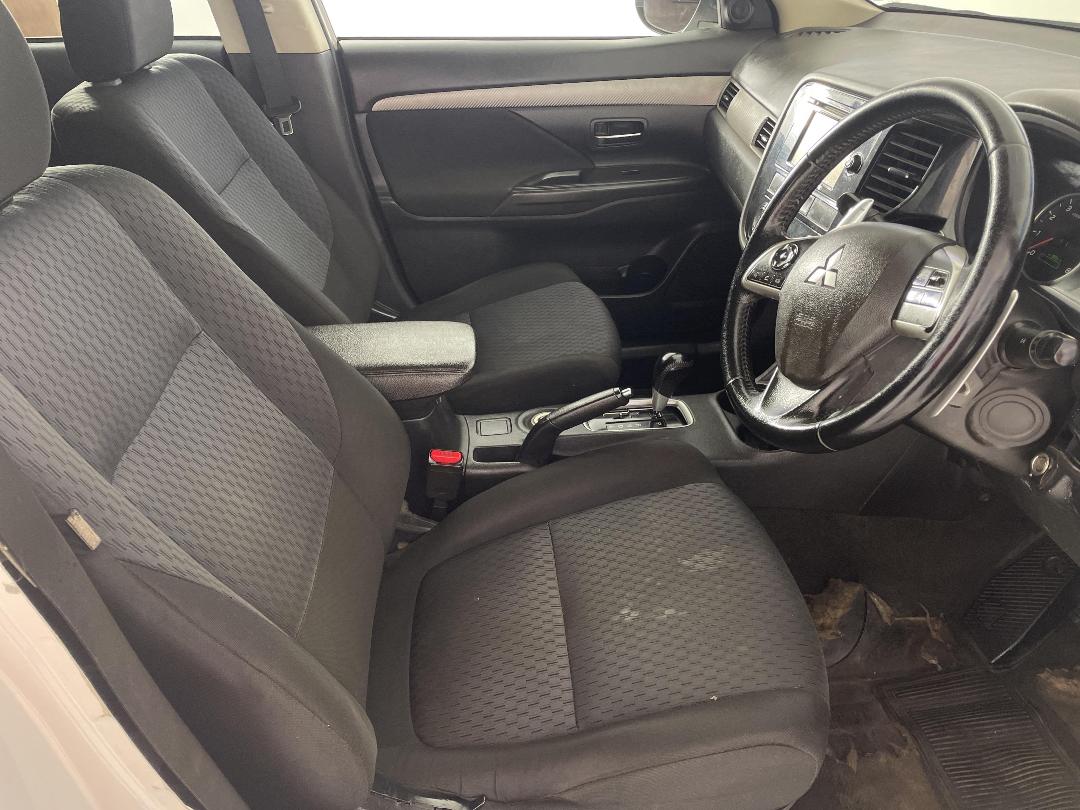 Photo '16' of Mitsubishi Outlander Photo '16' of Mitsubishi Outlander